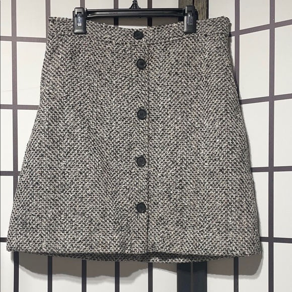 LOFT Dresses & Skirts - LOFT tweed Skirt size 4